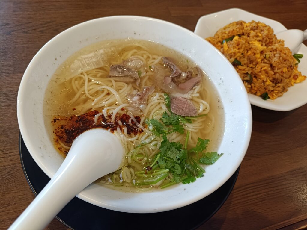 四川料理・蘭州ラーメン 牛王 本陣駅前店