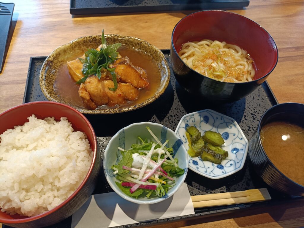 山 ワンランク上の世界の山ちゃん GEMS名駅三丁目店