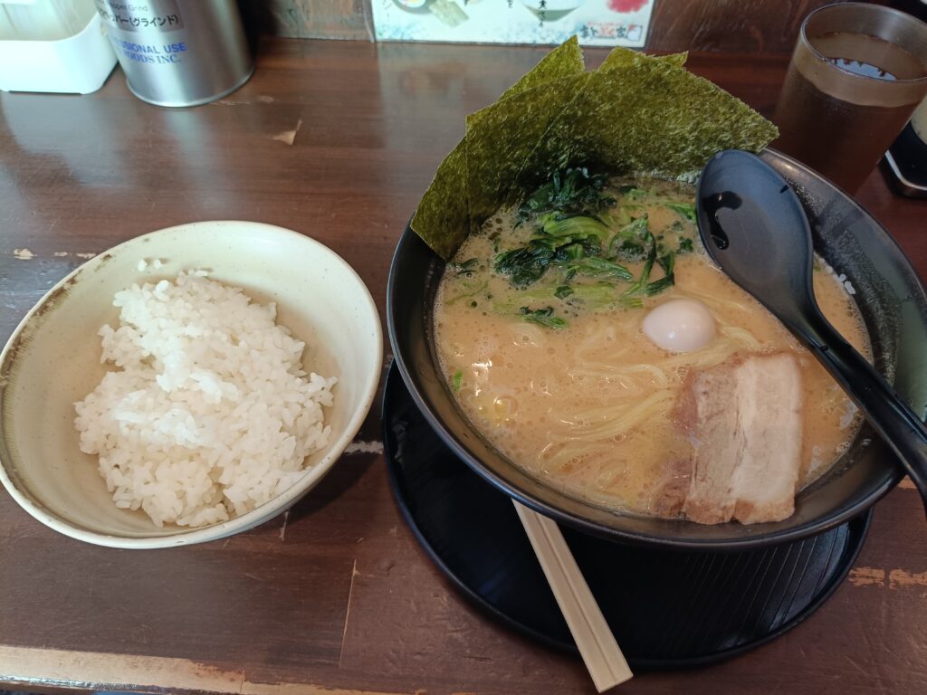 横浜とんこつラーメン まんぷく家 井田248店