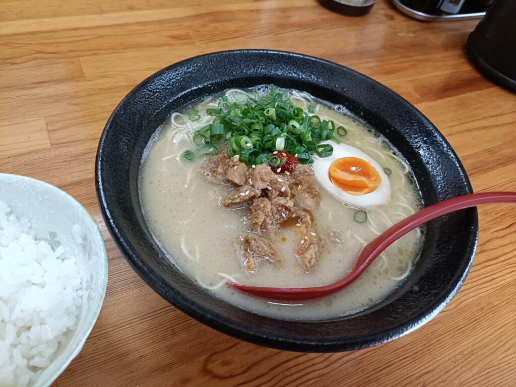 郡上豚骨ラーメン カンミナ 白鳥店