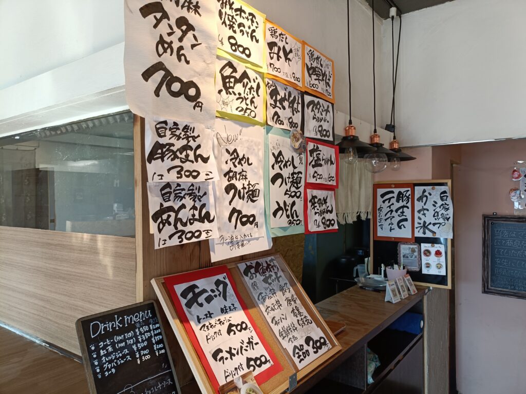 自家製餃子 豚骨タンメン 六花