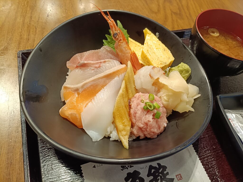魚屋のどんぶり 魚錠