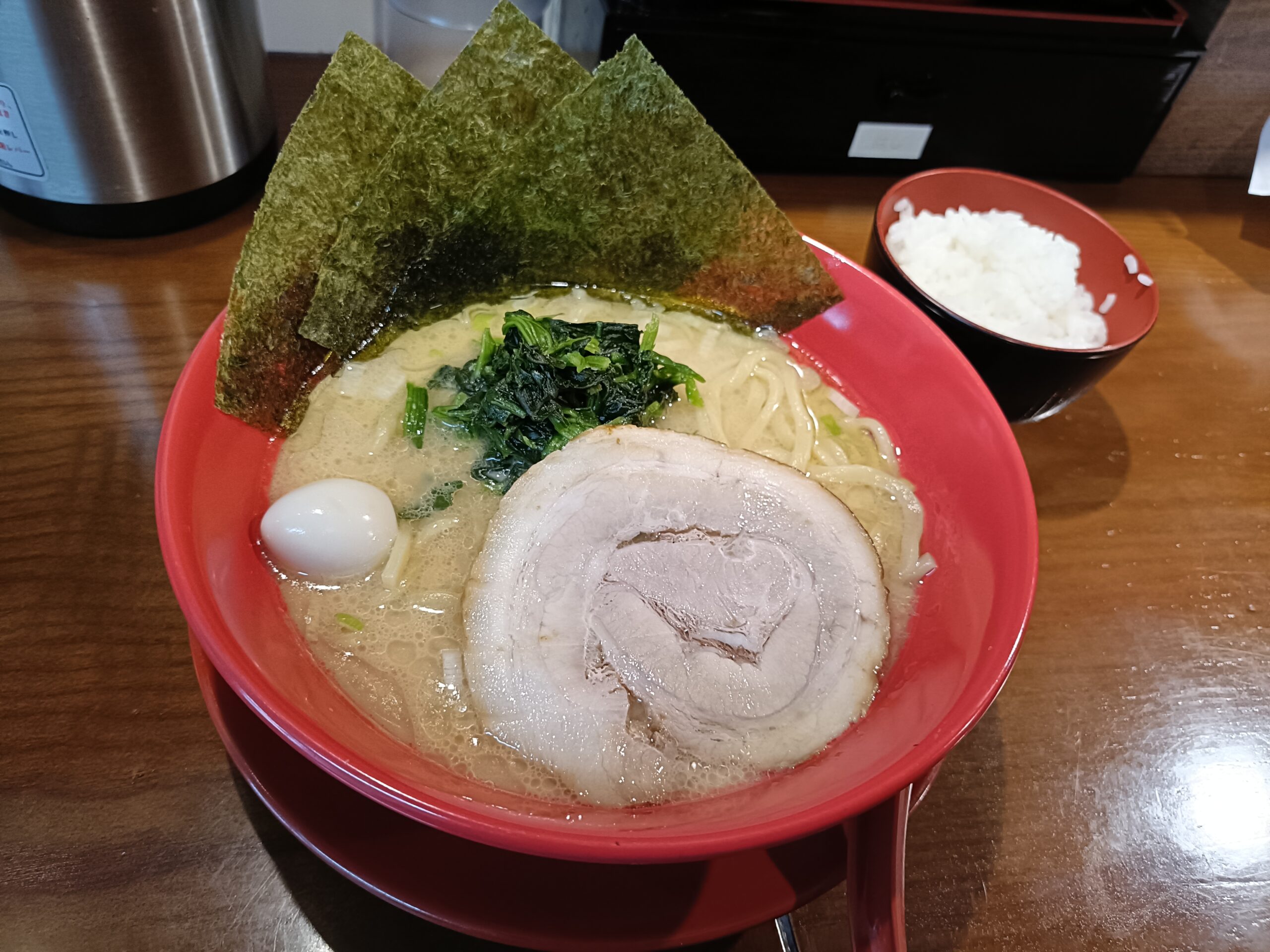 横浜家系ラーメン 赤家 中村公園店