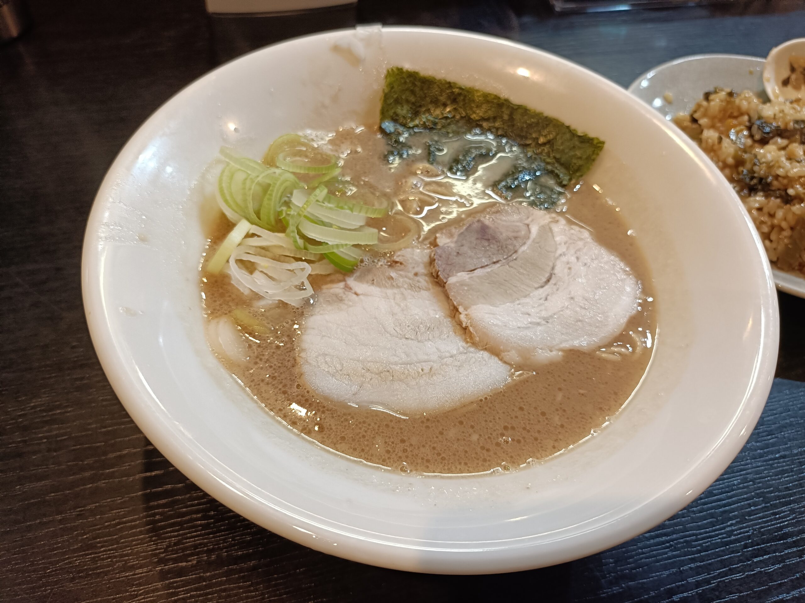 久留米とんこつラーメン とん八。