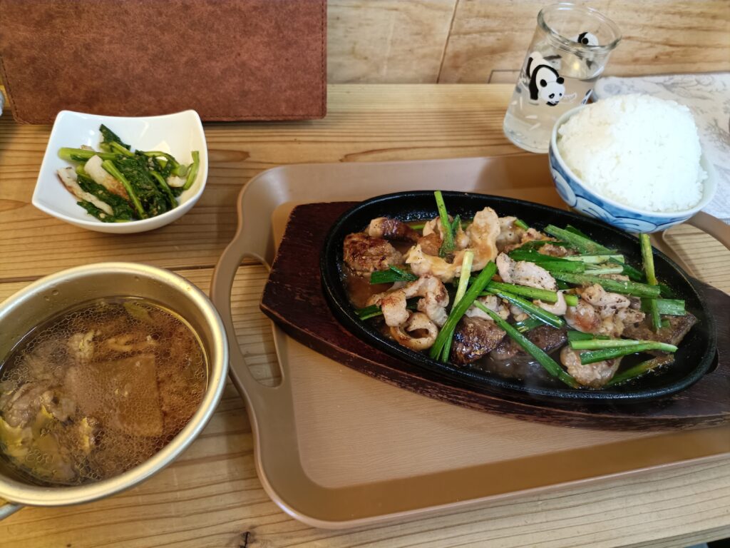 もつと麺類 ホワンロン