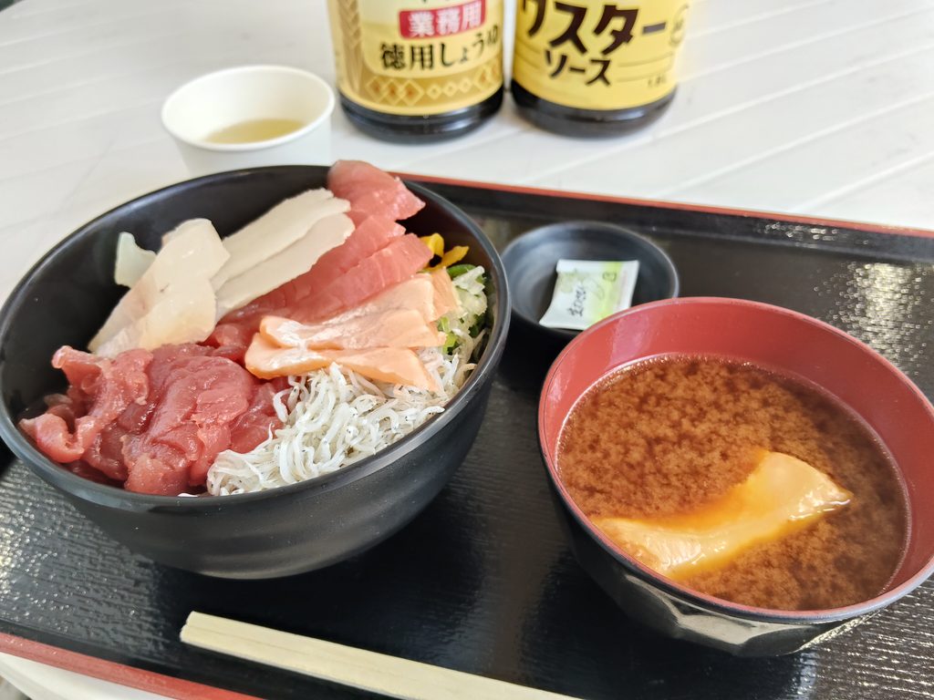朝獲れ鮮魚・海鮮丼 魚福