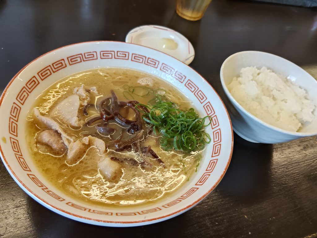 博多とんこつ 豚の足跡