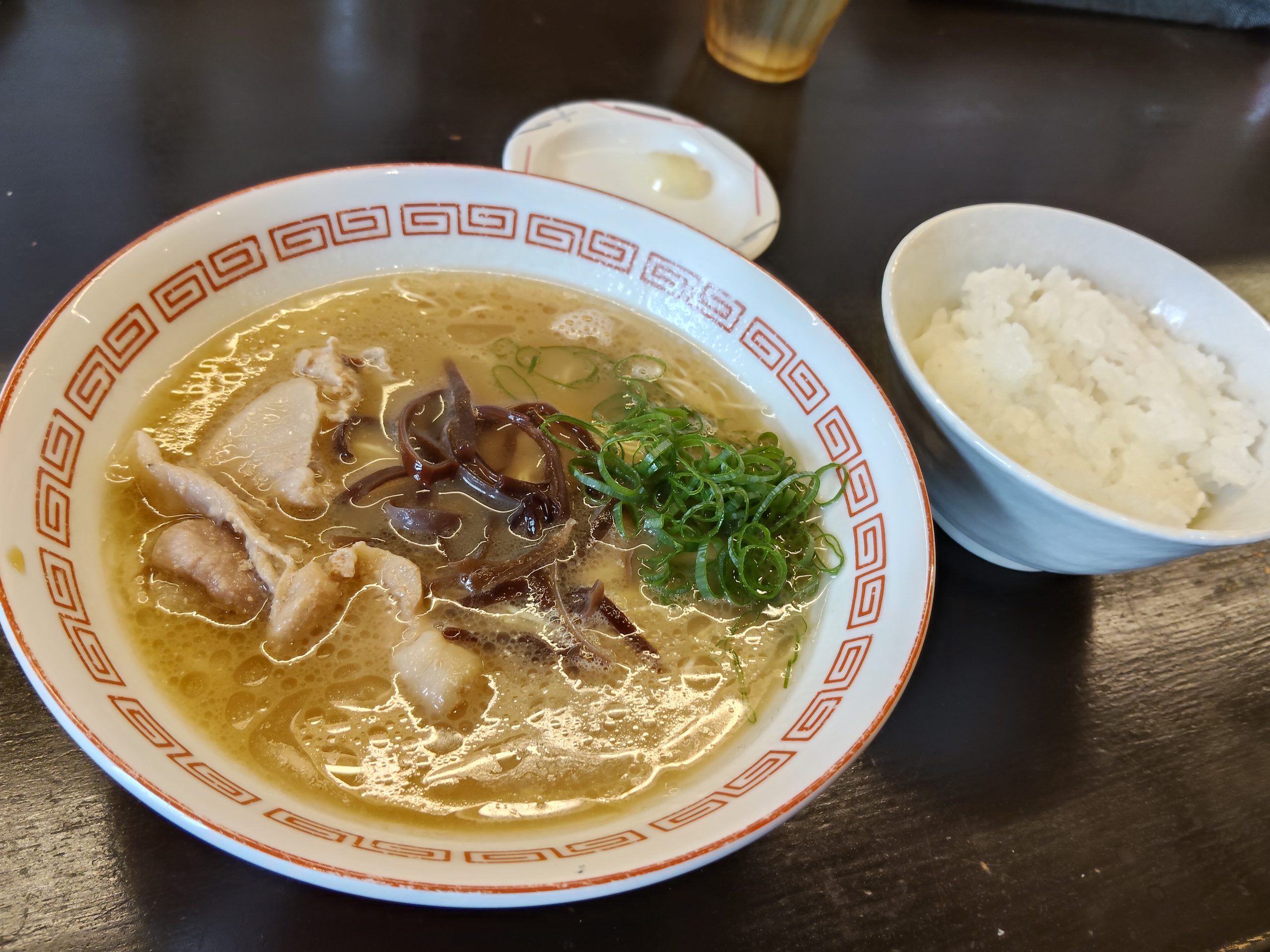博多とんこつ 豚の足跡